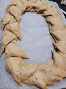 Mary did a perfect episode cut on her wreath!